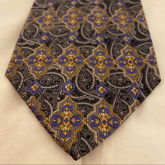 Bundle 3 ties for $10 - any ties -
Jos A Bank Signature Gold Tie - Picture 3 of 6